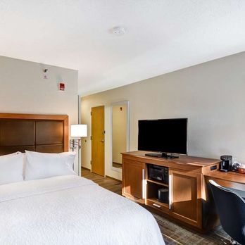 Hampton Inn Memphis-Poplar - Guest room - Hotels Near Me - Memphis, Tennessee