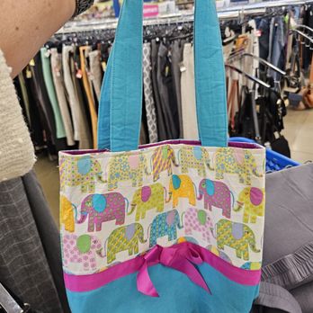 Goodwill Store - Cute tote bag - Thrift Stores Near Me - Fishers, Indiana