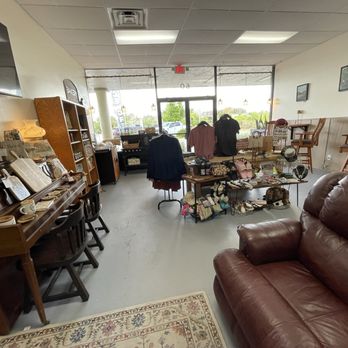 By The Woods - Interior - Coffee & Tea Near Me - Fort Myers, Florida By The Woods - Interior - Coffee & Tea Near Me - Fort Myers, Florida