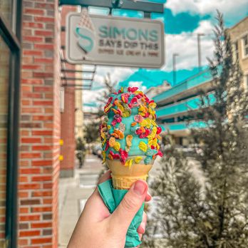 Simons Says Dip This - Cake batter with fruit pebbles - Ice Cream & Frozen Yogurt Near Me - Durham, North Carolina
