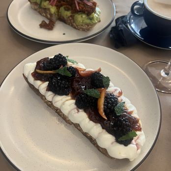 Lyonshare Public House - Ricotta Toast - American Near Me - Beacon, New York