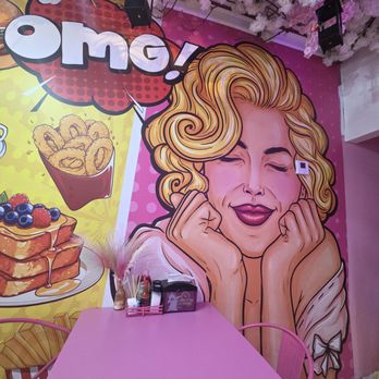 Pink Cafe - Photo ops inside dining - Breakfast & Brunch Near Me - Miami Beach, Florida