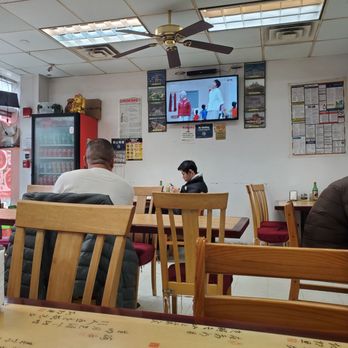 Henan Feng Wei 河南風味 - Interior - Chinese Near Me - Flushing, New York