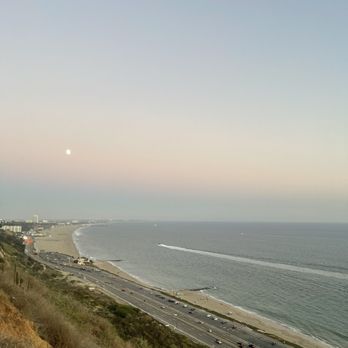Palisades Bluffs Park - Moonlight views - Parks Near Me - Pacific Palisades, California Palisades Bluffs Park - Moonlight views - Parks Near Me - Pacific Palisades, California