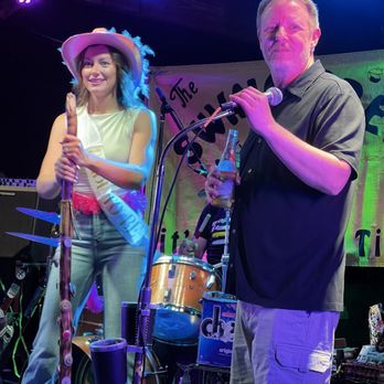 Mamas Garage - Audience participation for one song - Sports Bars Near Me - Wisconsin Dells, Wisconsin