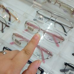 Salud Digna - New glasses.