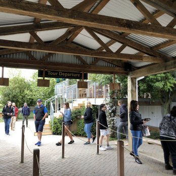 Hobbiton - Bus boarding, main entrance and ticket areas. - Tours Near Me - Matamata, WKO
