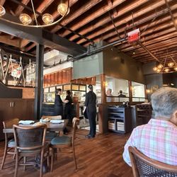 Walt's Wharf - Restaurant interior ambiance