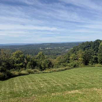 Bellvale Farms Creamery - Beautiful day, beautiful skies while eating ice cream - Ice Cream & Frozen Yogurt Near Me - Warwick, New York