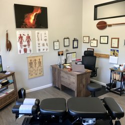 Ohana Chiropractic - Dr Glenn T Poulain, DC - TREATMENT ROOM