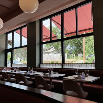 Maple Ridge Grocer - Interior dining room - Breakfast & Brunch Near Me - Tulsa, Oklahoma