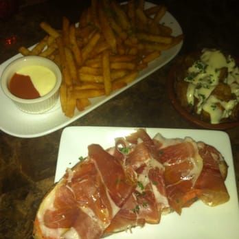 Estragon - (From upper left, clockwise) Patatas Fritas, Alcachofas Fritas and Pan Tumaca Con Jamon. - Tapas Bars Near Me - Boston, Massachusetts Estragon - (From upper left, clockwise) Patatas Fritas, Alcachofas Fritas and Pan Tumaca Con Jamon. - Tapas Bars Near Me - Boston, Massachusetts