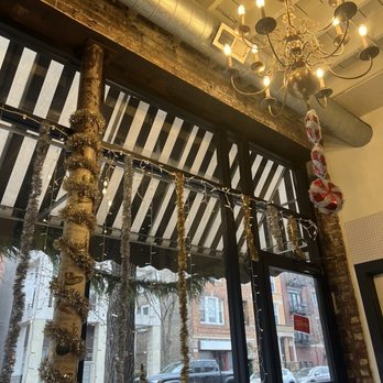 Bang Bang Pie & Biscuits - Xmas decor - Bakeries Near Me - Chicago, Illinois