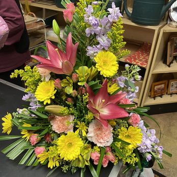 Rhonda's Flowers & Gifts - One sided arrangement, no white flowers as requested - Florists Near Me - Chantilly, Virginia Rhonda's Flowers & Gifts - One sided arrangement, no white flowers as requested - Florists Near Me - Chantilly, Virginia