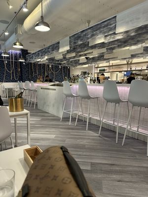 J&C Oyster by null