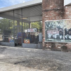 Charlie's St Joe Market - Live bait and tackle. Also U-Haul trucks and equipment. Support local businesses
