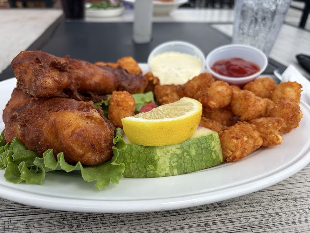 Headwaters Seafood & Grille Logo
