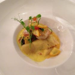 Essort - Jumbo Shrimp, Krabbe und Gemüselasagne Gericht