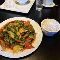 Mango Thai Cuisine - Spicy Basil with Vegetables