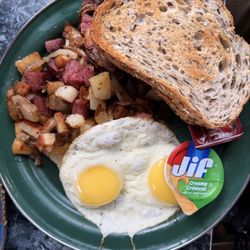 The Big Bend Cafe - Golden - Corned beef hash