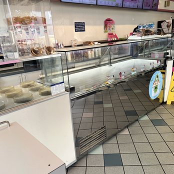Baskin-Robbins - donuts in a display case - Ice Cream & Frozen Yogurt Near Me - San Jose, California Baskin-Robbins - donuts in a display case - Ice Cream & Frozen Yogurt Near Me - San Jose, California