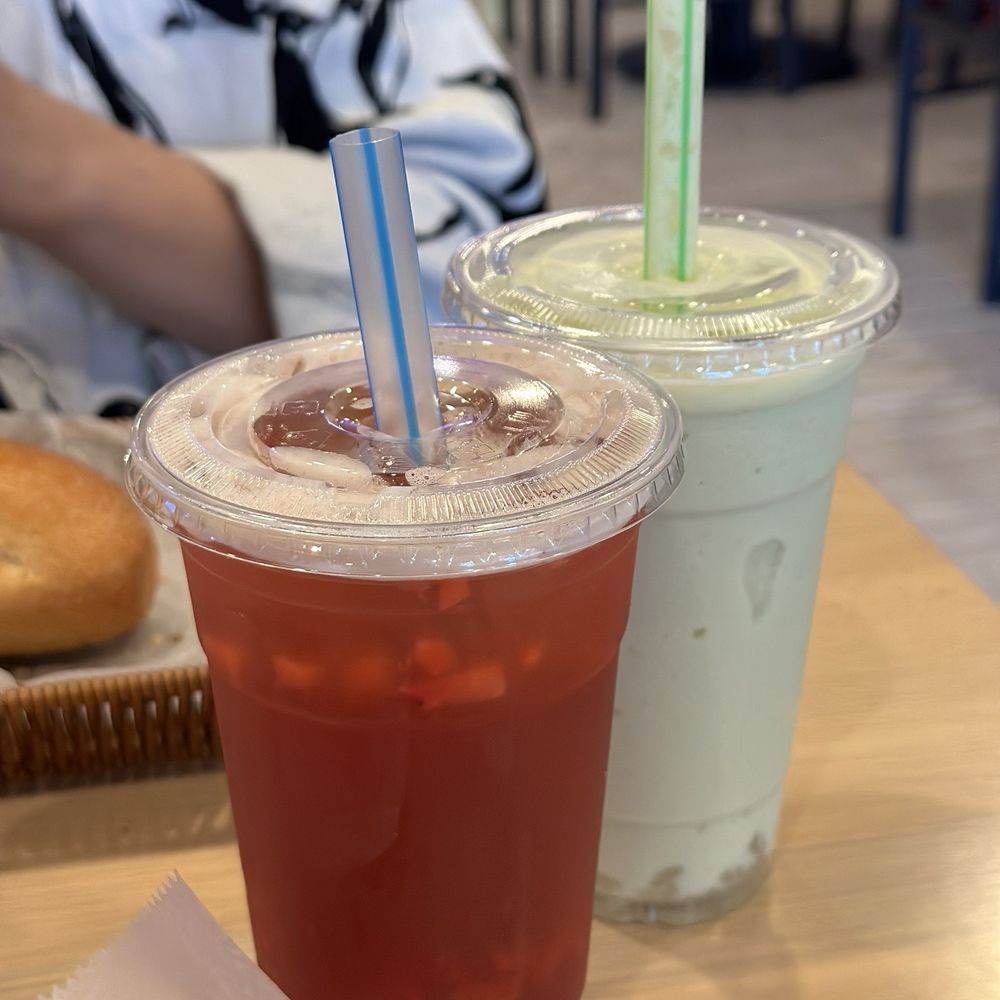 SaiGon Nho - Strawberry tea and avocado smoothie - Vietnamese Near Me - Fairfield, California SaiGon Nho - Strawberry tea and avocado smoothie - Vietnamese Near Me - Fairfield, California