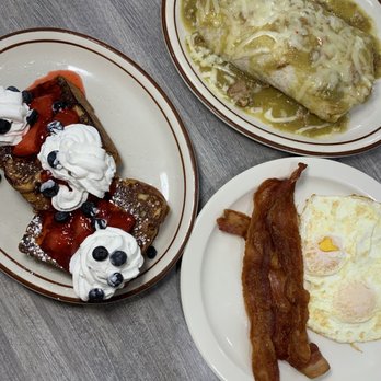 Lindo's Diner - Breakfast spread - American Near Me - Banning, California