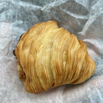 Fortunato Brothers - Sfogliatella - Desserts Near Me - Brooklyn, New York Fortunato Brothers - Sfogliatella - Desserts Near Me - Brooklyn, New York
