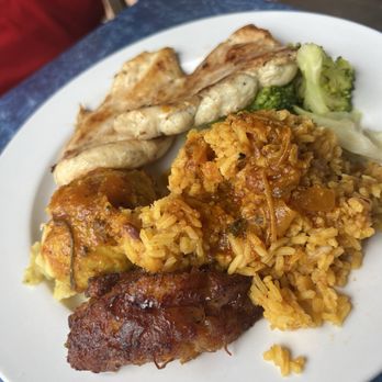 Petite Pump Room - Chicken breast platter - Caribbean Near Me - St. Thomas, Virgin Islands