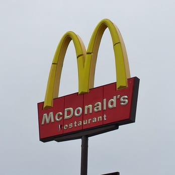 McDonald's - a mcdonald's restaurant sign - Fast Food Near Me - Macclenny, Florida