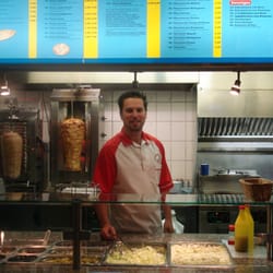 Bosporus Grill - Der Chef persönlich hinter der Theke!