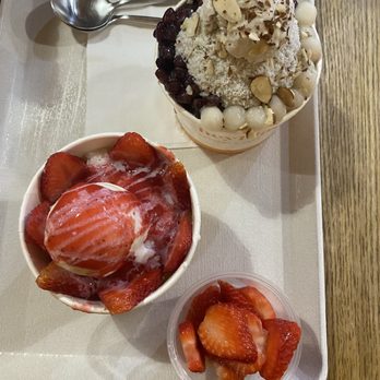 Heybings - Strawberry Delight and Black Sesame (Small) - Desserts Near Me - Costa Mesa, California