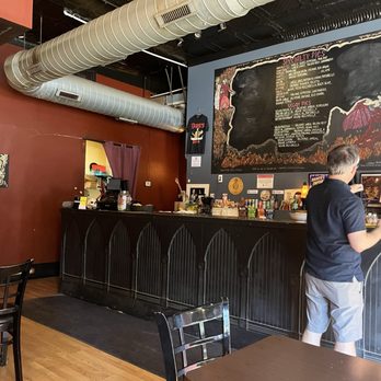 Dante's Pizzeria - Pizza Near Me - Chicago, Illinois
