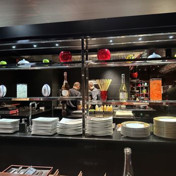 L'Atelier de Joël Robuchon - Counter view - French Near Me - Paris, 75