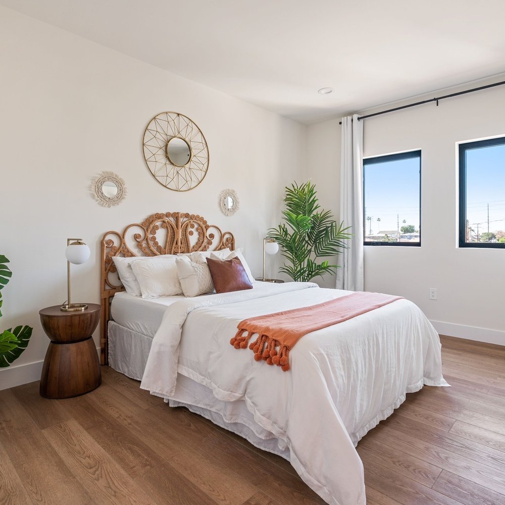 Scrub Housekeeping - Sparkling Clean bedroom - Home Cleaning Near Me - Long Beach, California Scrub Housekeeping - Sparkling Clean bedroom - Home Cleaning Near Me - Long Beach, California