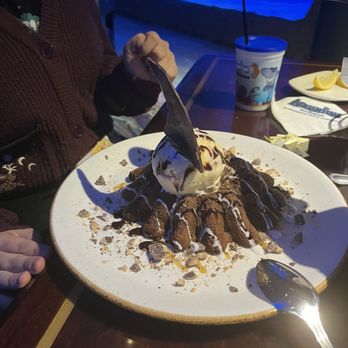 Aquarium Restaurant - Lava cake - Seafood Near Me - Houston, Texas