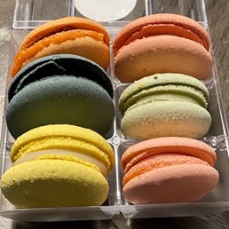 Macarons (Vegan) Macarons (Vegan)