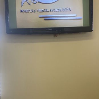 Rosetta J Vergel de Dios, DMD - One of their dental office's exam room - Cosmetic Dentists Near Me - Anaheim, California Rosetta J Vergel de Dios, DMD - One of their dental office's exam room - Cosmetic Dentists Near Me - Anaheim, California