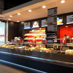 Keim Backparadies - Good place to grab food while shopping at the outlet.