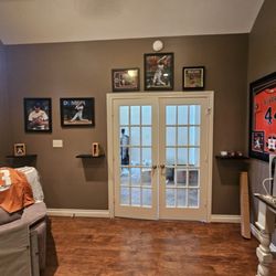 Farris Home Solutions - Picture hanging