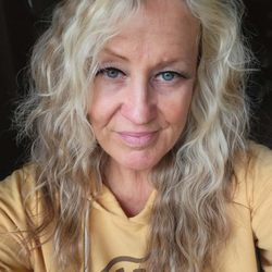 Hair by Dawn @bluedolphin