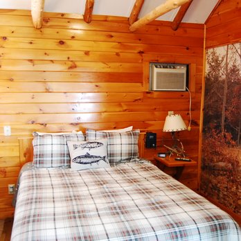 Maple Leaf Motel  - cabin bed - Hotels Near Me - Schroon Lake, New York