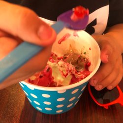 Let's Yo - Color changing spoons abs fun selections of cups for kids.
