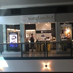 Sunglass Hut - Sunglass Hut - 5th Avenue Mall, Anchorage AK