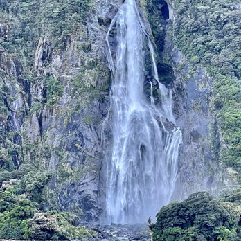 Milford Sound - Tours Near Me - Queenstown, STL Milford Sound - Tours Near Me - Queenstown, STL