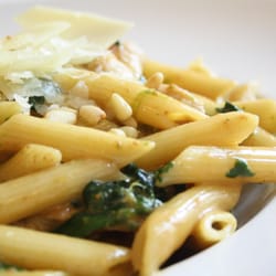 Amadeus Restaurant & Bar - Penne in Marsalarahm mit Spinat und Pinienkernen