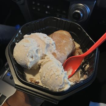 Bruster's Real Ice Cream - Apple dumpling sundae - Ice Cream & Frozen Yogurt Near Me - Williamsburg, Virginia
