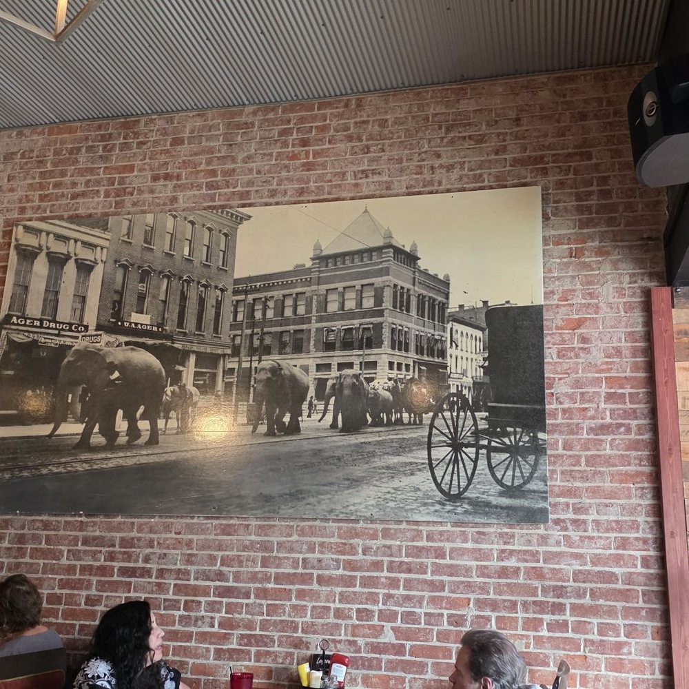 Legend’s Cocktail Lounge - Cocktail Bars Near Me - Peru, Indiana