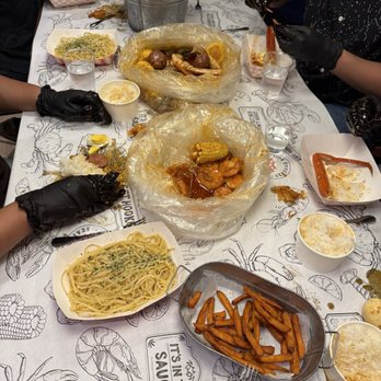 Cap't Loui Seafood Boil - Cajun/Creole Near Me - Los Angeles, California