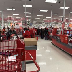 Target - Waiting on Black Friday 2024 for an order pickup, not too crazy but still a 10 minute wait